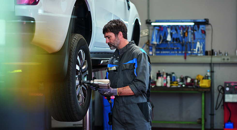 FCSD CV Poolshoot Key Visual Tyre Change (Download Adkit).jpg